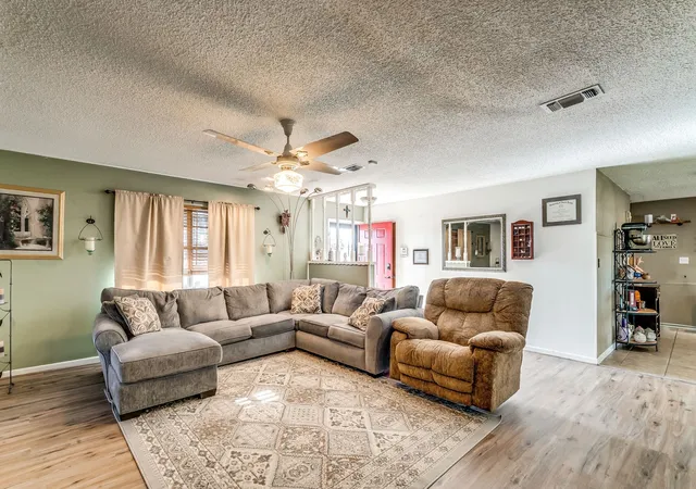 Photo 2 of Single family home for sale at 2912 Fm 920, Weatherford, TX 76088 | MLS# 21225578 | Listing updated on 2026-08-21