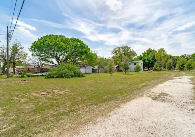 Photo 4 of Single family home for sale at 7904 River Run, Granbury, TX 76049 | MLS# 21225004 | Listing updated on 2026-09-17