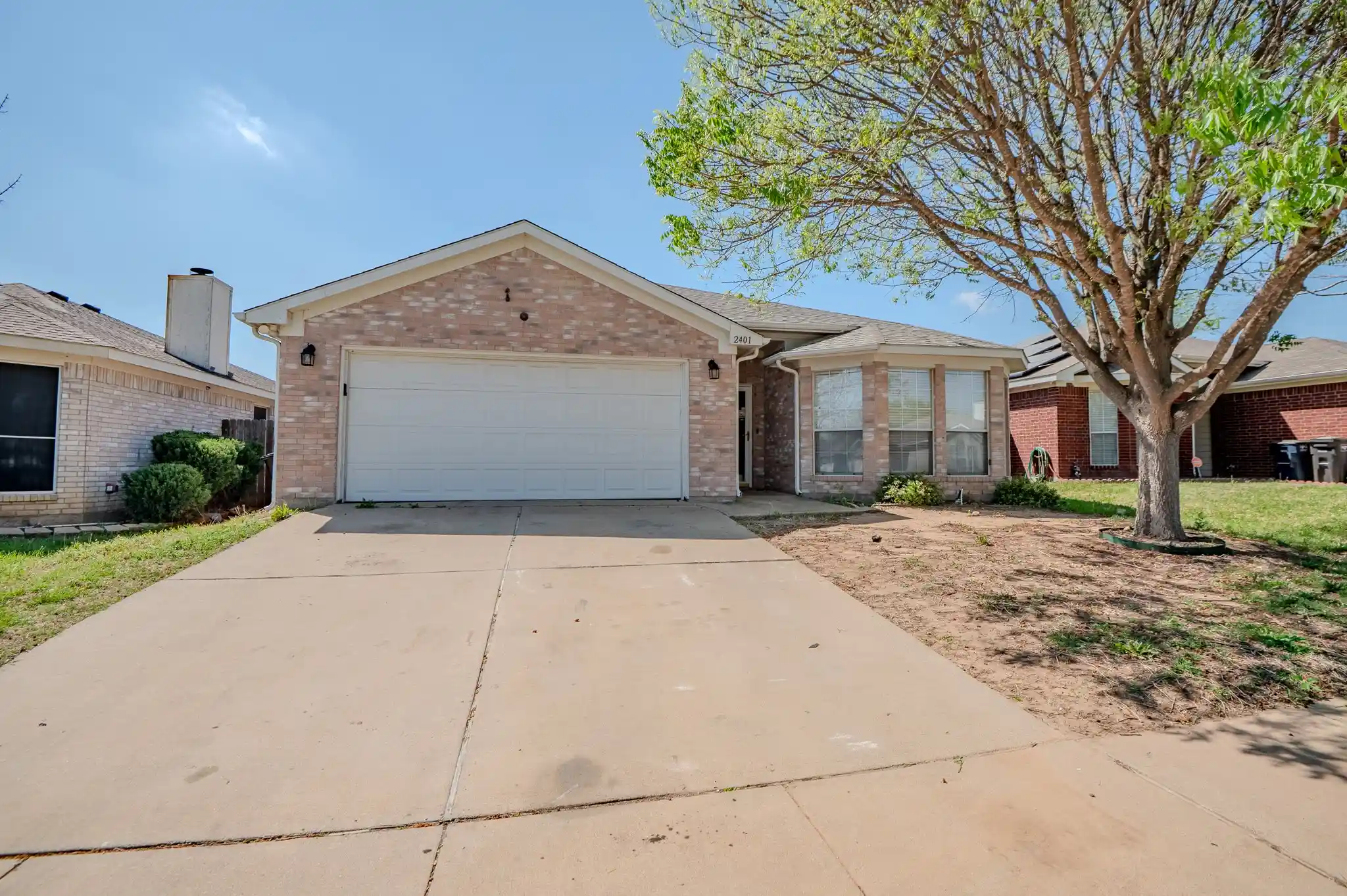 Single family home for sale at 2401 Kelton St, Fort Worth, TX 76133 | MLS# 21224024