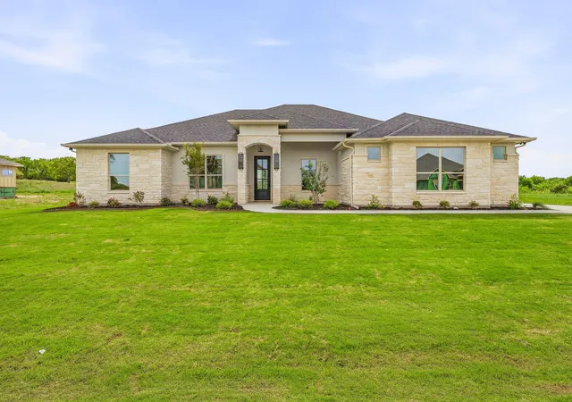 Single family home for sale at 103 Eagle Ct, Glen Rose, TX 76077 | MLS# 21226743