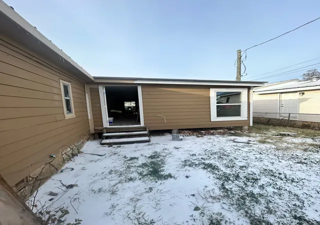 Photo 2 of Manufactured home for sale at 6614 Ashley Ct, Granbury, TX 76049 | MLS# 21226804 | Listing updated on 2026-08-25