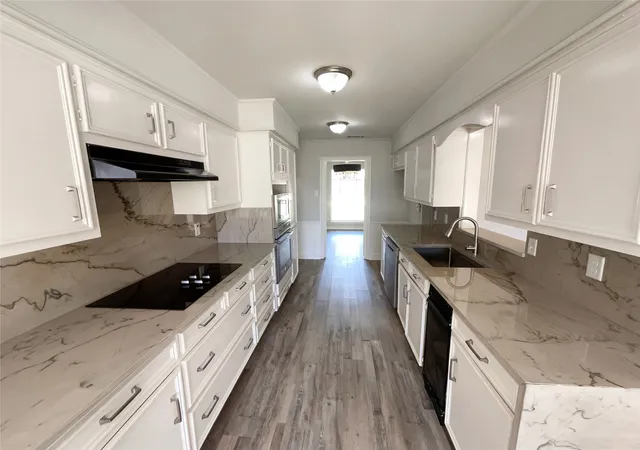 Photo 2 of Single family home for sale at 2800 N Surrey Dr, Carrollton, TX 75006 | MLS# 21226917 | Listing updated on 2026-08-27