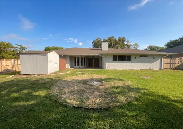 Photo 4 of Single family home for sale at 2800 N Surrey Dr, Carrollton, TX 75006 | MLS# 21226917 | Listing updated on 2026-08-27