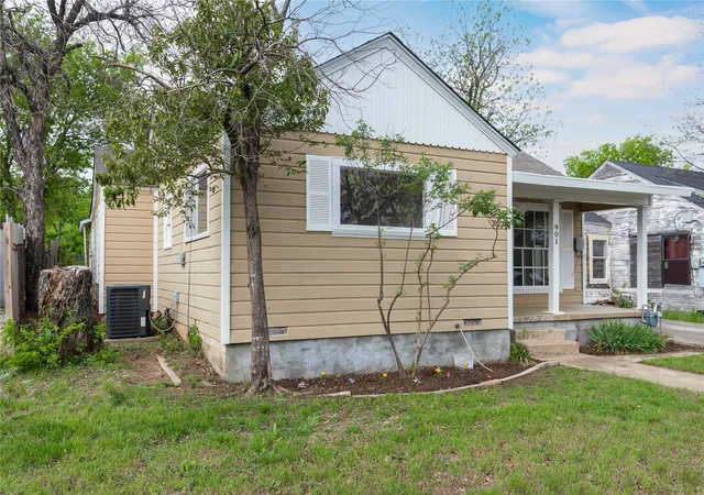 Homes for sale in Brownwood, TX | 901 6th St, Brownwood, TX 76801 | MLS# 21226924