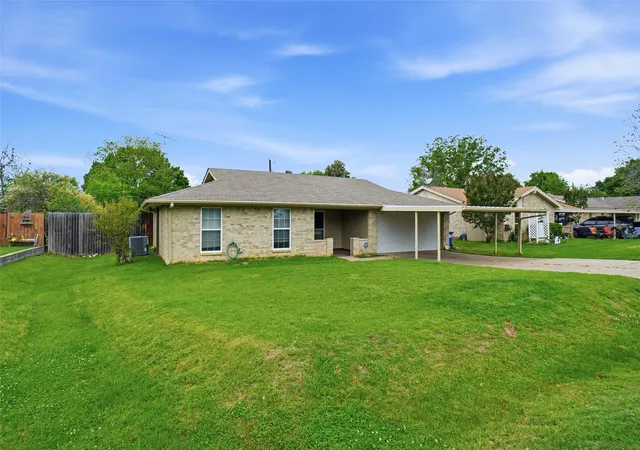 Photo 2 of Sale Pending at 148 Lilac Ln, Azle, TX 76020 | MLS# 21224894 | Listing updated on 2026-07-20