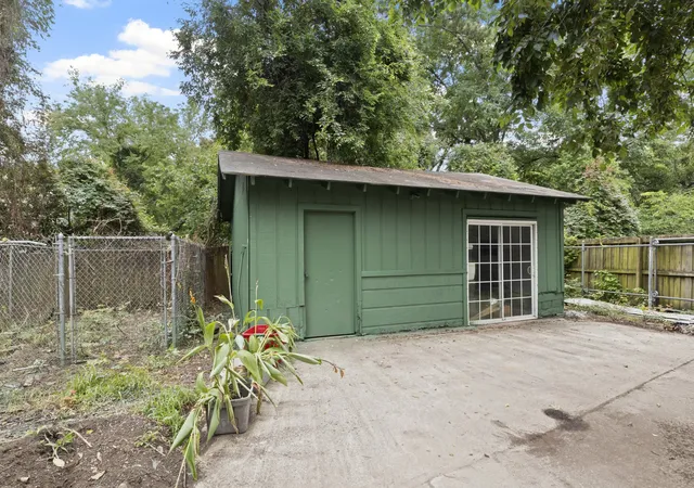 Homes for sale in Mt Pleasant, TX | 504 E 3rd, Mt Pleasant, TX 75455 | MLS# 21223417