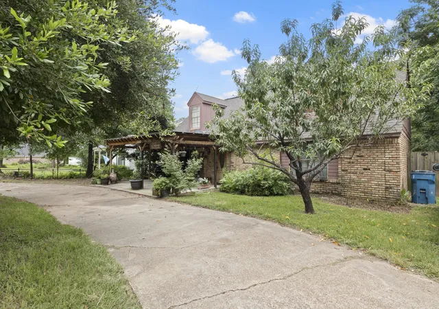 Homes for sale in Mt Pleasant, TX | 504 E 3rd, Mt Pleasant, TX 75455 | MLS# 21223417