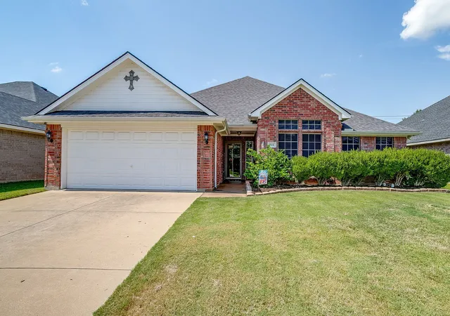 Homes for sale in Burleson, TX | 725 Snapper Dr, Burleson, TX 76028 | MLS# 21227080