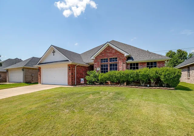 Homes for sale in Burleson, TX | 725 Snapper Dr, Burleson, TX 76028 | MLS# 21227080