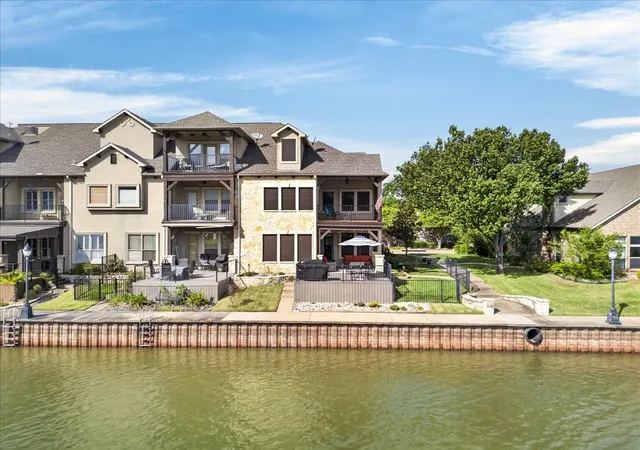 Photo 2 of Single family home for sale at 128 Marina Dr, Mabank, TX 75156 | MLS# 21227115 | Listing updated on 2026-07-10