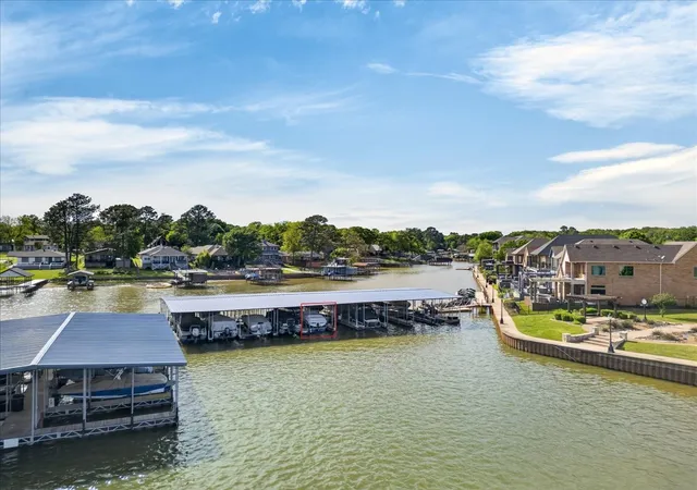 Photo 4 of Single family home for sale at 128 Marina Dr, Mabank, TX 75156 | MLS# 21227115 | Listing updated on 2026-07-10