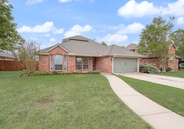 Photo 4 of Sale Pending at 1820 Sand Stone Dr, Sanger, TX 76266 | MLS# 21226157 | Listing updated on 2026-07-24