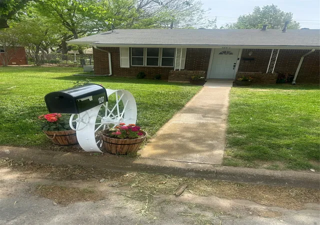 Homes for sale in Bowie, TX | 1207 Pebble Street Street, Bowie, TX 76230 | MLS# 21227160