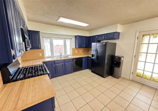 Homes for sale in Carrollton, TX | 2610 Fallcreek Cir, Carrollton, TX 75006 | MLS# 21227243