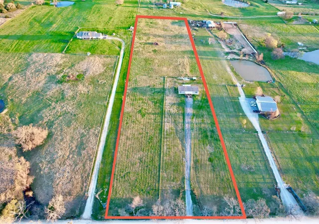 Photo 2 of Manufactured home for sale at 771 Cr 121, Gainesville, TX 76240 | MLS# 21226263 | Listing updated on 2026-09-16