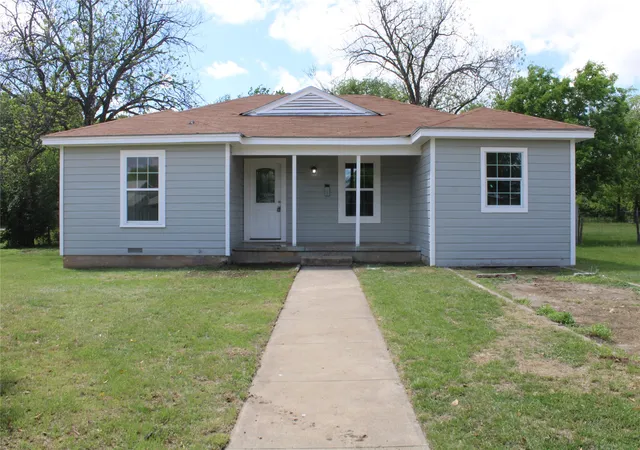 Homes for sale in Brownwood, TX | 2105 6 Th, Brownwood, TX 76801 | MLS# 21226726