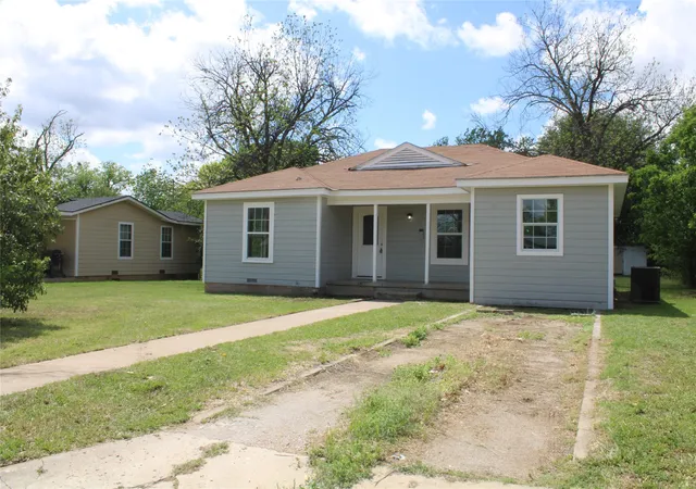 Homes for sale in Brownwood, TX | 2105 6 Th, Brownwood, TX 76801 | MLS# 21226726
