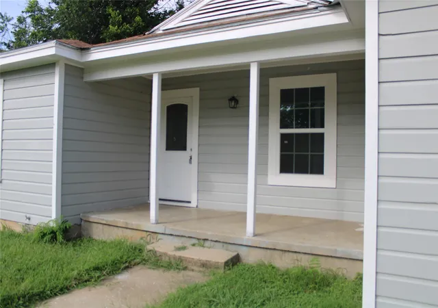 Photo 3 of Single family home for sale at 2105 6 Th, Brownwood, TX 76801 | MLS# 21226726 | Listing updated on 2026-09-18