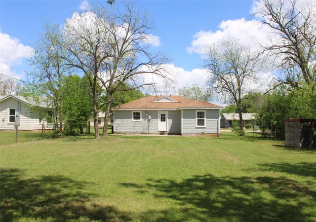Photo 4 of Single family home for sale at 2105 6 Th, Brownwood, TX 76801 | MLS# 21226726 | Listing updated on 2026-09-18