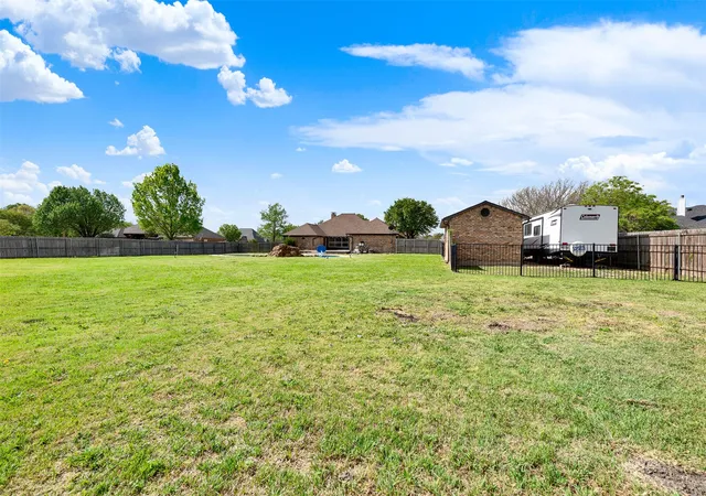 Photo 2 of Sale Pending at 1201 E Oaklawn Dr, Terrell, TX 75160 | MLS# 21226373 | Listing updated on 2026-07-12