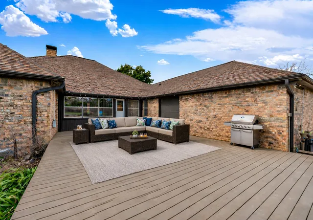 Photo 3 of Sale Pending at 1201 E Oaklawn Dr, Terrell, TX 75160 | MLS# 21226373 | Listing updated on 2026-07-12