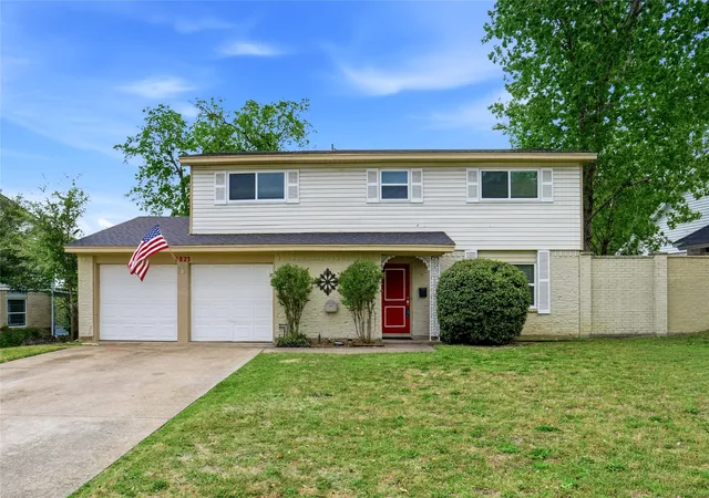 Photo 2 of Sale Pending at 2823 Ermine Wy, Dallas, TX 75234 | MLS# 21217831 | Listing updated on 2026-07-13