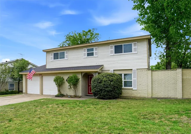Photo 3 of Sale Pending at 2823 Ermine Wy, Dallas, TX 75234 | MLS# 21217831 | Listing updated on 2026-07-13