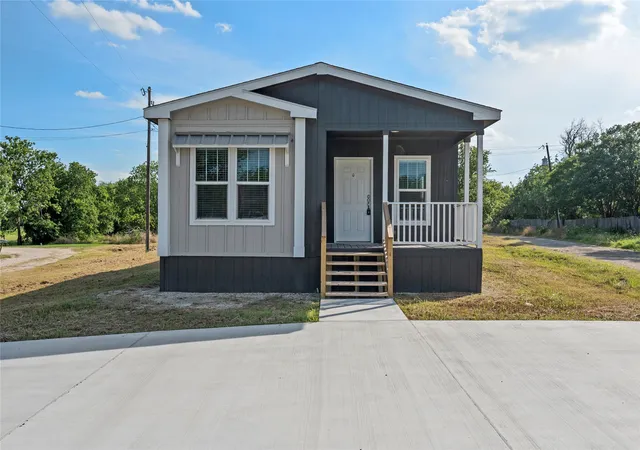 Homes for sale in Mount Calm, TX | 202 N 6Th St, Mount Calm, TX 76673 | MLS# 21227419