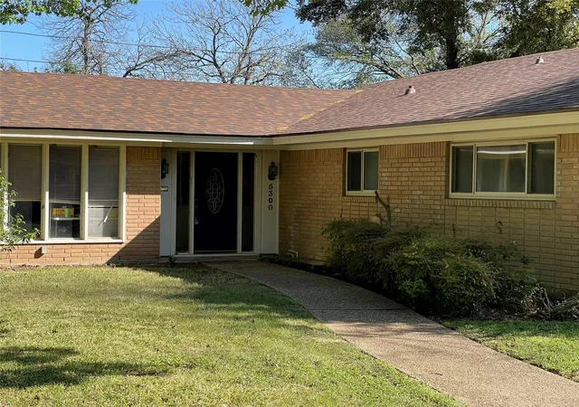 Photo 3 of Single family home for sale at 5300 Lake Crest Dr, Waco, TX 76710 | MLS# 21225067 | Listing updated on 2026-09-03