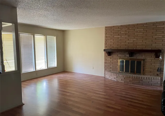 Photo 4 of Single family home for sale at 5300 Lake Crest Dr, Waco, TX 76710 | MLS# 21225067 | Listing updated on 2026-09-03