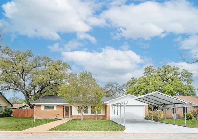 Photo 1 of Sale Pending at 2102 S High St, Brady, TX 76825 | MLS# 21227406 | Listing updated on 2026-08-24
