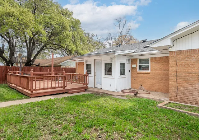 Photo 4 of Sale Pending at 2102 S High St, Brady, TX 76825 | MLS# 21227406 | Listing updated on 2026-08-24
