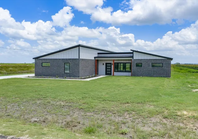 Homes for sale in Avalon, TX | 2091 Goodwyn Rd, Avalon, TX 76623 | MLS# 21226932