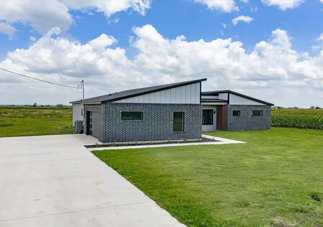 Homes for sale in Avalon, TX | 2091 Goodwyn Rd, Avalon, TX 76623 | MLS# 21226932