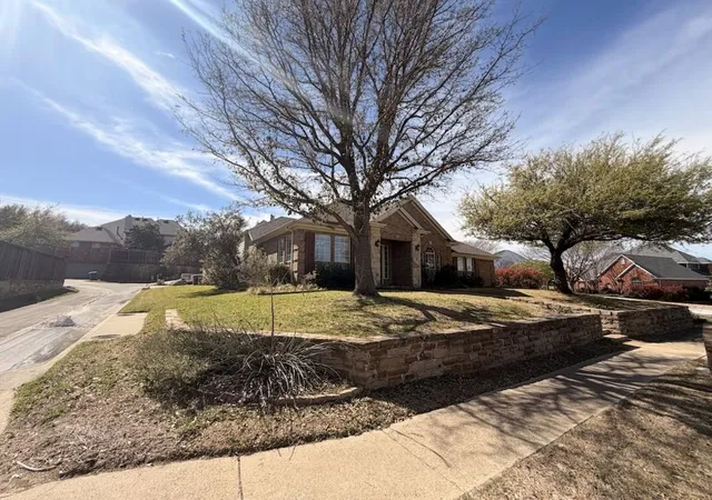 Photo 2 of Single family home for sale at 2185 Clubview Dr, Rockwall, TX 75087 | MLS# 21227145 | Listing updated on 2026-07-23