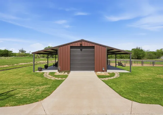 Homes for sale in Godley, TX | 6401 Starlight Ranch Rd, Godley, TX 76044 | MLS# 21227517
