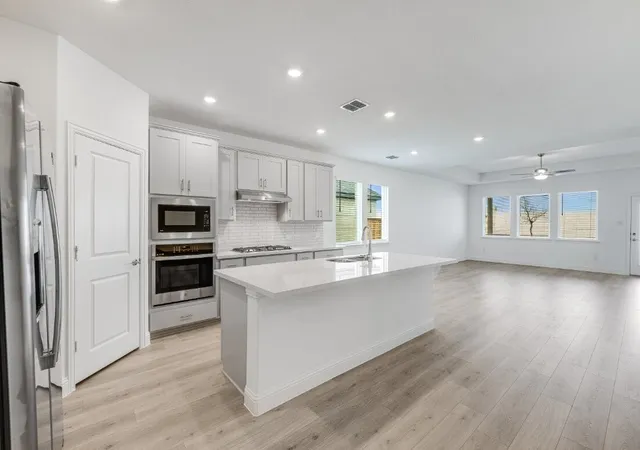 Photo 4 of Single family home for sale at 1432 Mustang Canyon Dr, Fort Worth, TX 76052 | MLS# 21227535 | Listing updated on 2026-10-05