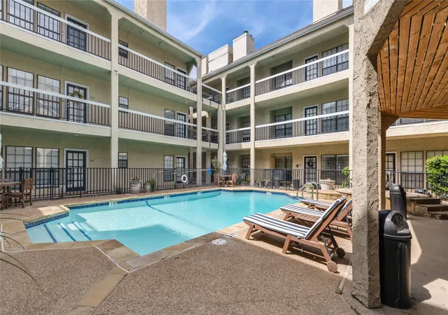 2nd image of 4800 W Lovers Ln, Dallas, TX 75209