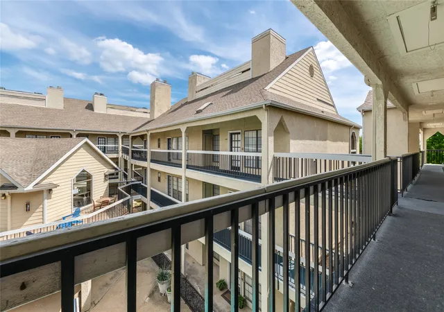 12th image of 4800 W Lovers Ln #312, Dallas, TX 75209 | MLS# 21226896