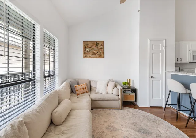 2nd image of 4800 W Lovers Ln #312, Dallas, TX 75209 | MLS# 21226896