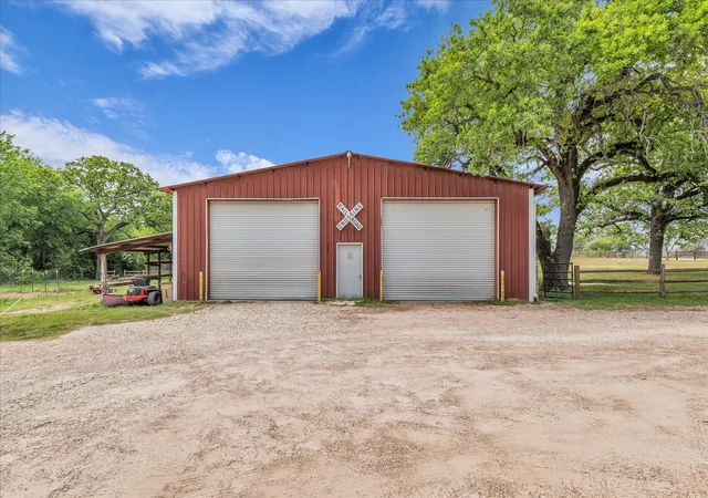 Photo 2 of Sale Pending at 261 Windmill Ln, Waco, TX 76705 | MLS# 21223722 | Listing updated on 2026-10-07