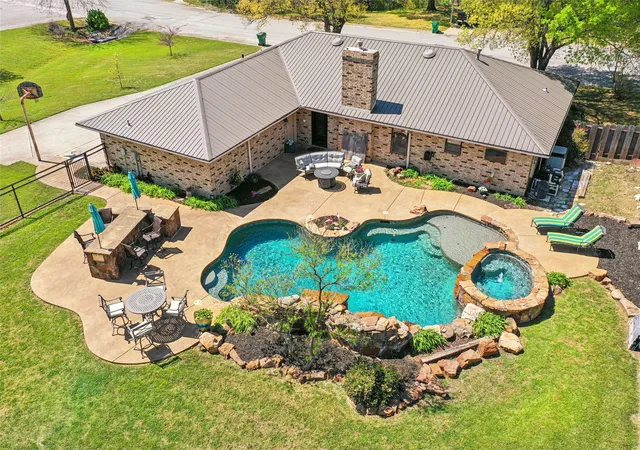 Homes for sale in Muenster, TX | 908 N Maple St, Muenster, TX 76252 | MLS# 21225861