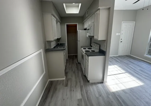 Photo 3 of House for sale at 3209 Norwalk Ave, Dallas, TX 75220 | MLS# 21227705 | Listing updated on 2026-09-22