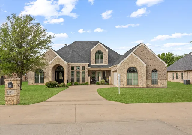 3rd image of 3000 Preston Club Dr, Sherman, TX 75092 | MLS# 21221541