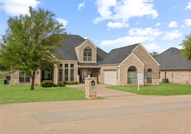 4th image of 3000 Preston Club Dr, Sherman, TX 75092 | MLS# 21221541