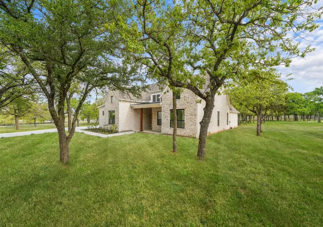 2nd image of 1000 Bluebonnet Rdg, Weatherford, TX 76087 | MLS# 21223822