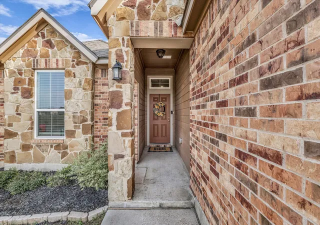 Photo 3 of Single family home for sale at 7008 Llano Dr, China Spring, TX 76633 | MLS# 21227727 | Listing updated on 2026-10-03