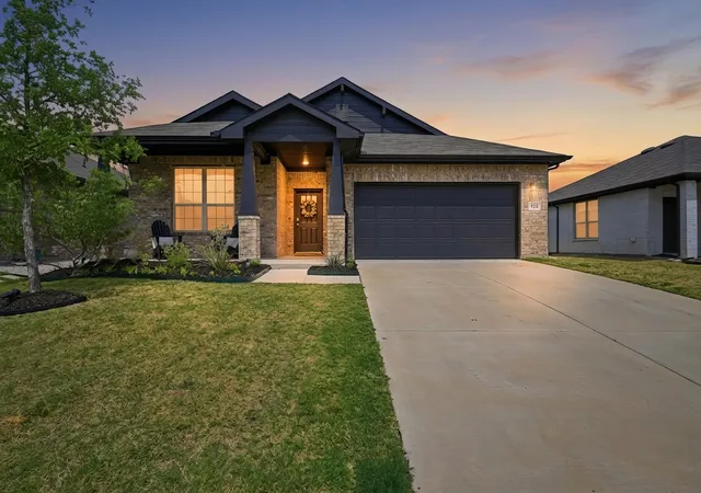 Homes for sale in Van Alstyne, TX | 924 Ravenwood Ln, Van Alstyne, TX 75495 | MLS# 21227356