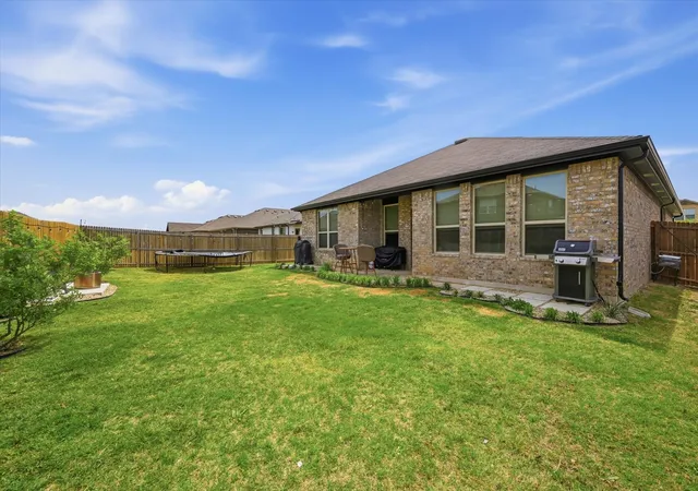 Homes for sale in Van Alstyne, TX | 924 Ravenwood Ln, Van Alstyne, TX 75495 | MLS# 21227356
