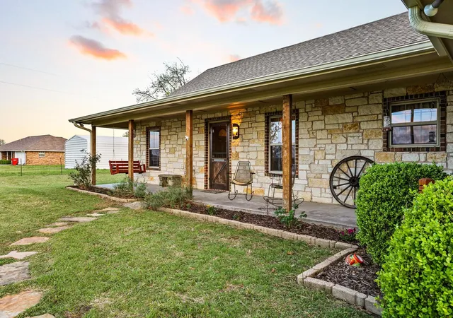 Homes for sale in Leonard, TX | 420 County Road 4825, Leonard, TX 75452 | MLS# 21227459
